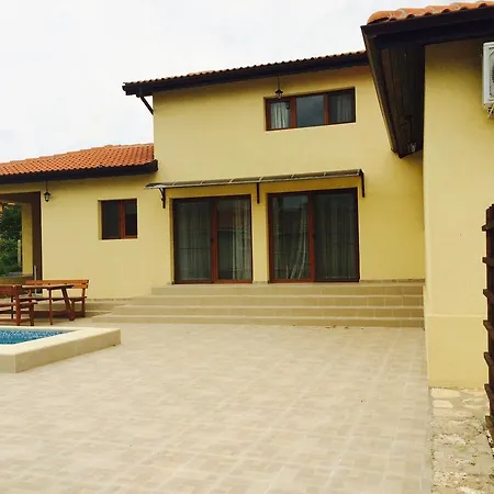 Luxury Villa *