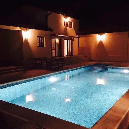 Luxury Villa *